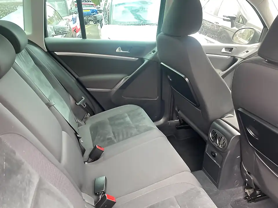 Used 2005 Volkswagen Tiguan Match Bluemotion Tech 4MOTION Grey - Interior and Exterior details 9