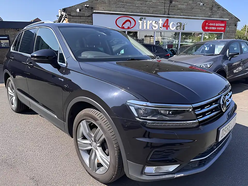 Used 2005 Volkswagen Tiguan Sel Black - Front View