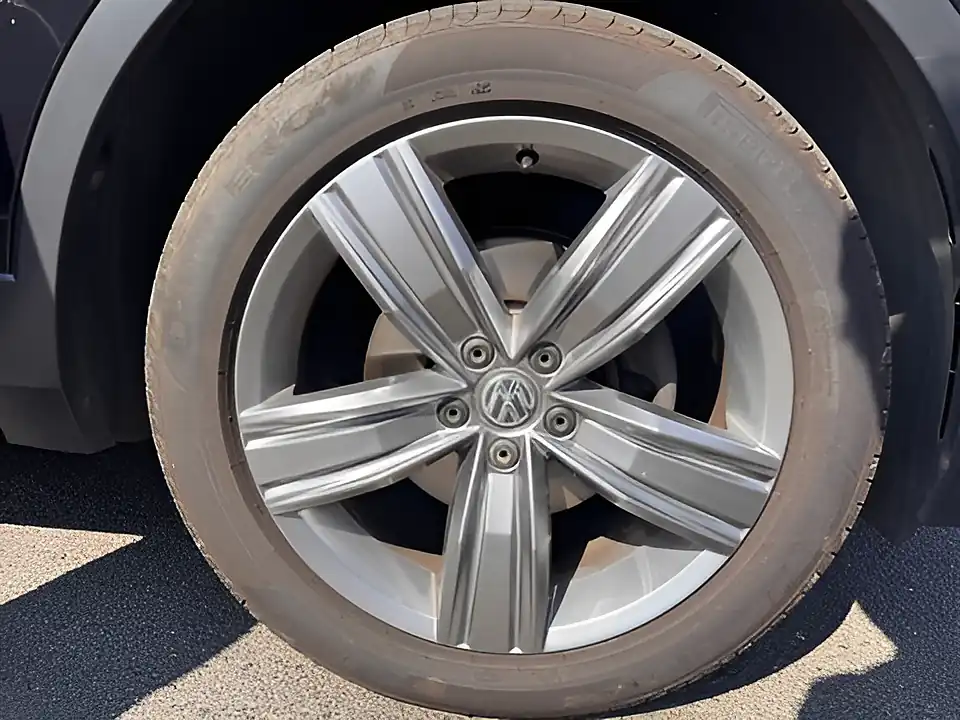 Used 2005 Volkswagen Tiguan Sel Black - Interior and Exterior details 12