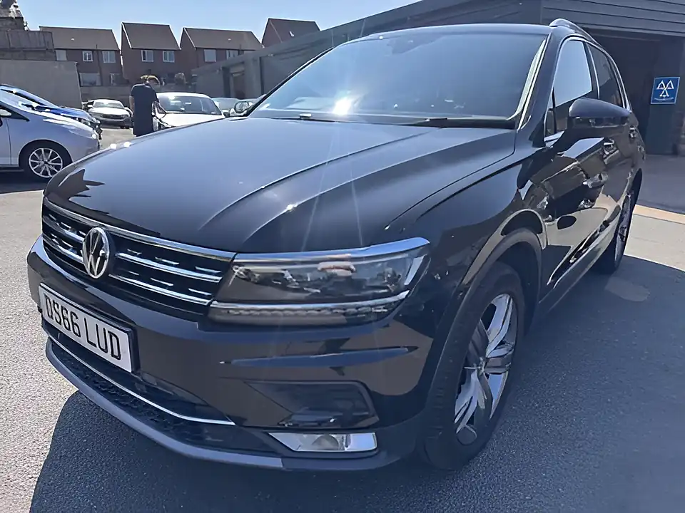 Used 2005 Volkswagen Tiguan Sel Black - Interior and Exterior details 3