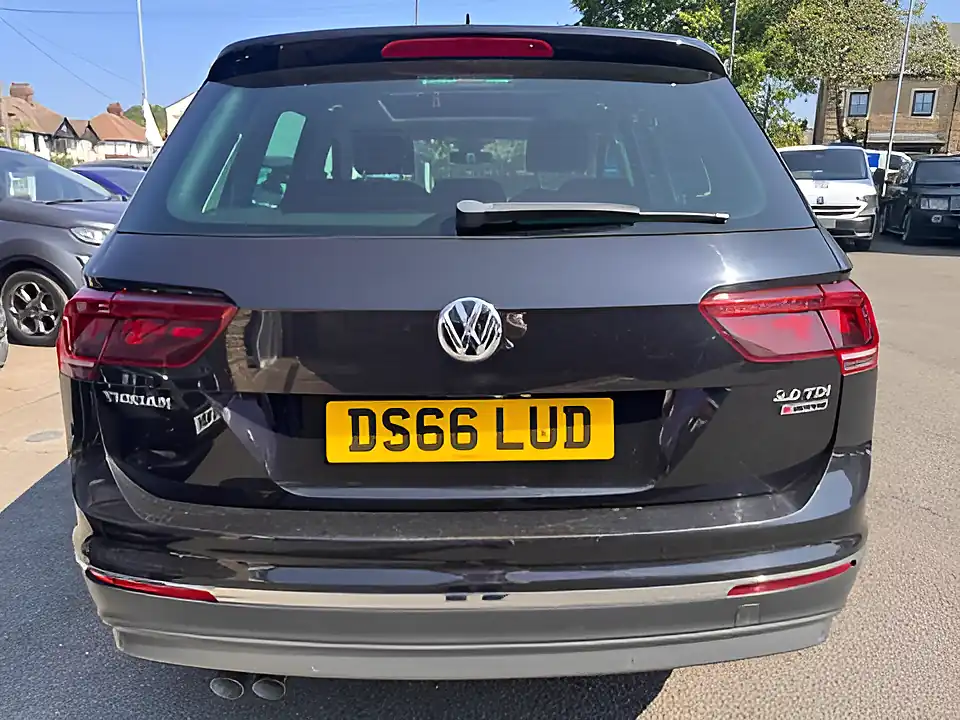 Used 2005 Volkswagen Tiguan Sel Black - Interior and Exterior details 4