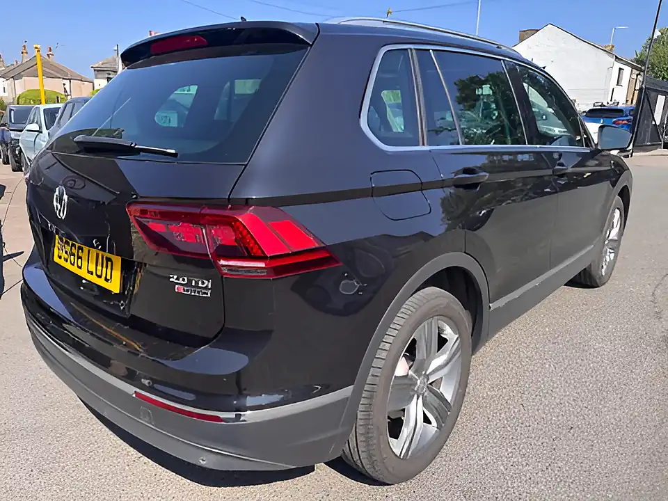 Used 2005 Volkswagen Tiguan Sel Black - Interior and Exterior details 5