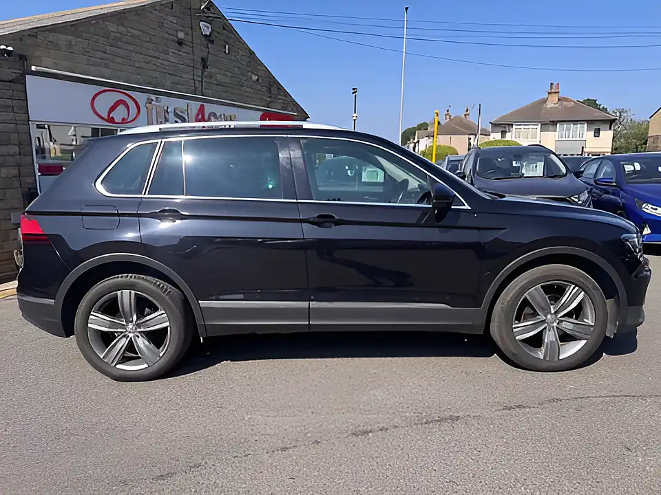Used 2005 Volkswagen Tiguan Sel Black - Interior and Exterior details 6