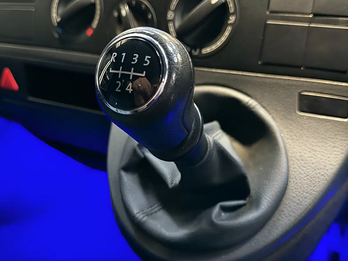 Used 2005 Volkswagen Transporter Pickup Blue - Interior and Exterior details 19