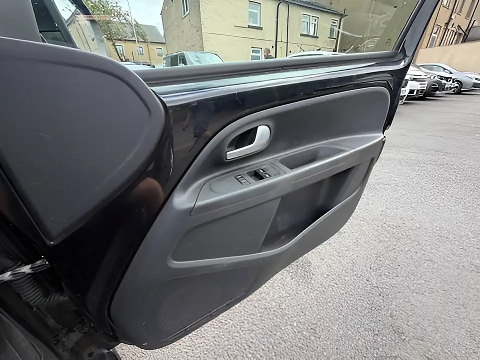 Used 2005 Volkswagen Up Base Black - Interior and Exterior details 9