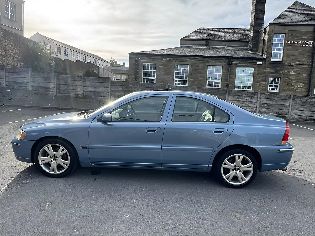 Used 2005 Volvo S60 Se Blue - Interior and Exterior details 16
