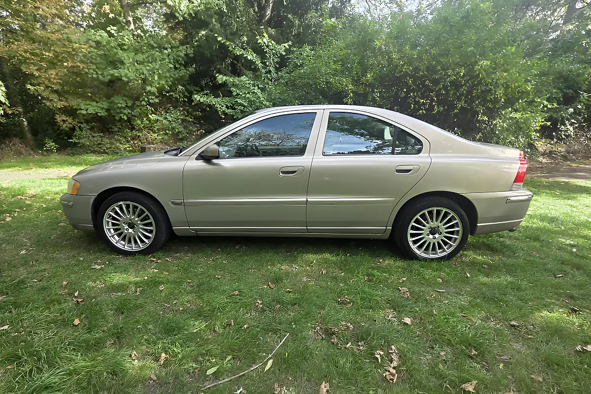 Used 2005 Volvo S60 Se Gold - Interior and Exterior details 4