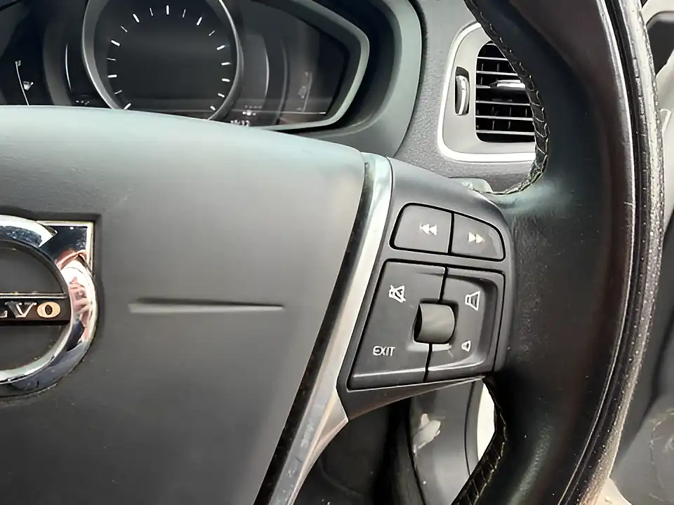 Used 2005 Volvo V40 R-Design White - Interior and Exterior details 12