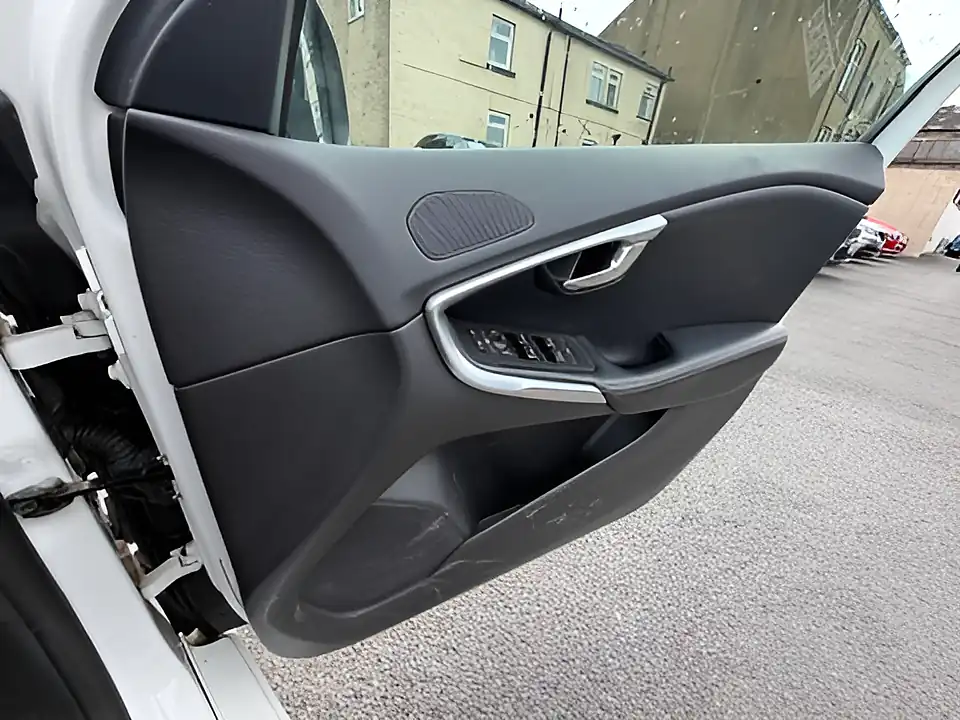 Used 2005 Volvo V40 R-Design White - Interior and Exterior details 13