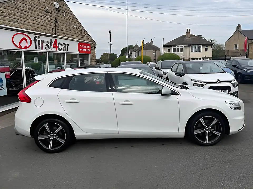 Used 2005 Volvo V40 R-Design White - Interior and Exterior details 4