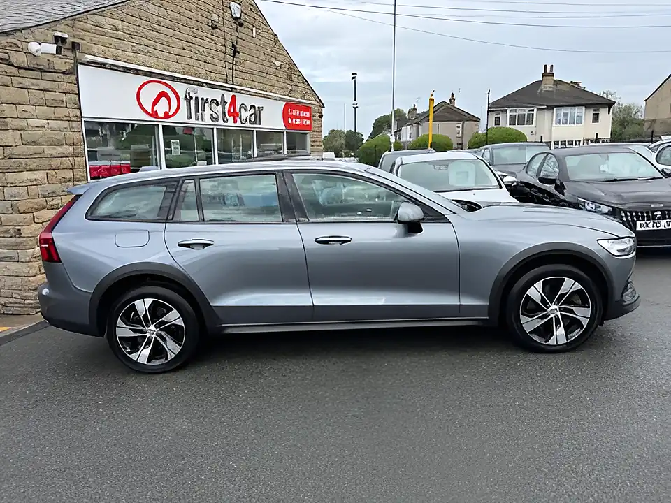 Used 2005 Volvo V60 Cross Country AWD Grey - Front View