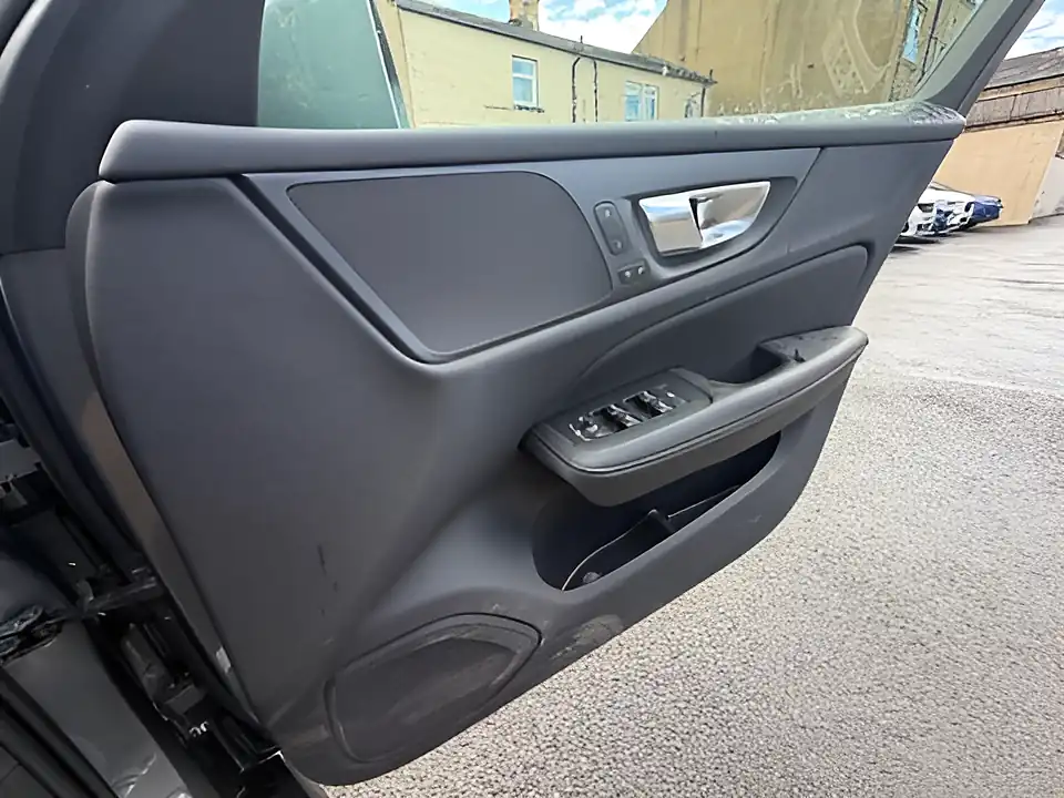 Used 2005 Volvo V60 Cross Country AWD Grey - Interior and Exterior details 11