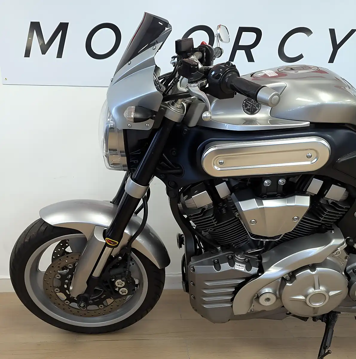 Used 2005 Yamaha MT-01 Silver - Interior and Exterior details 10
