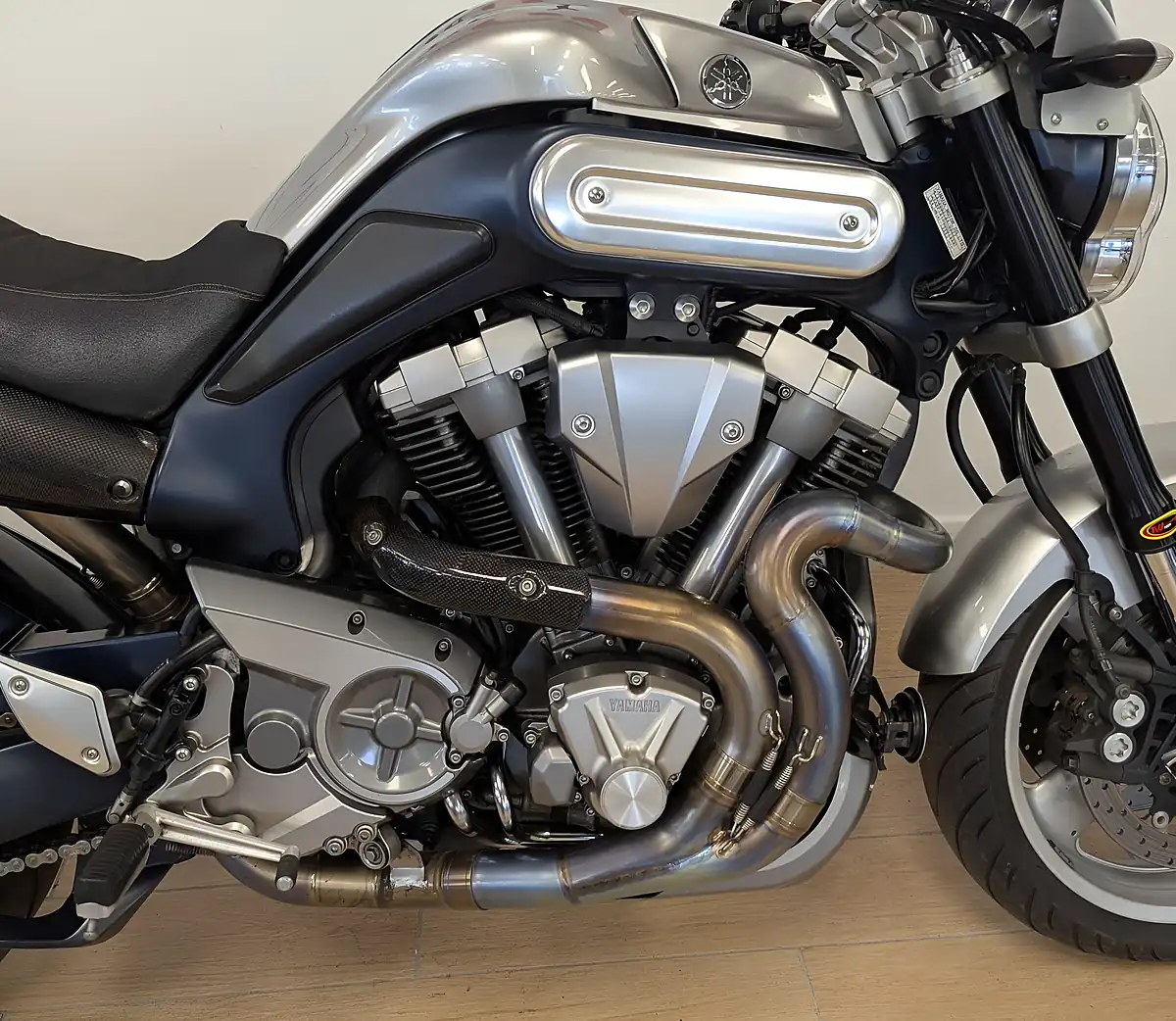 Used 2005 Yamaha MT-01 Silver - Interior and Exterior details 11