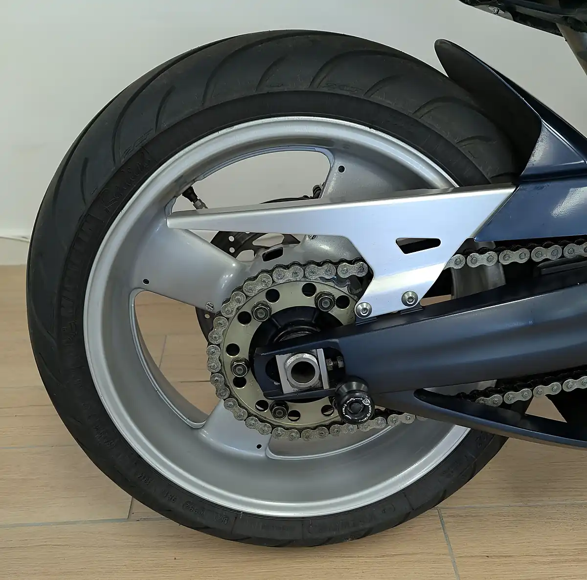 Used 2005 Yamaha MT-01 Silver - Interior and Exterior details 12