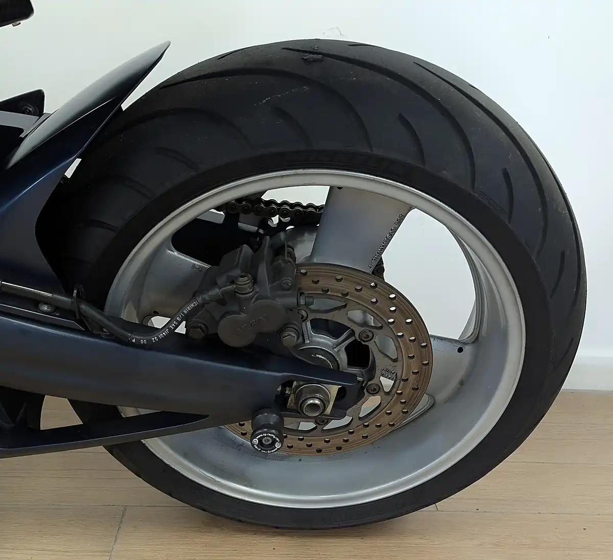 Used 2005 Yamaha MT-01 Silver - Interior and Exterior details 14