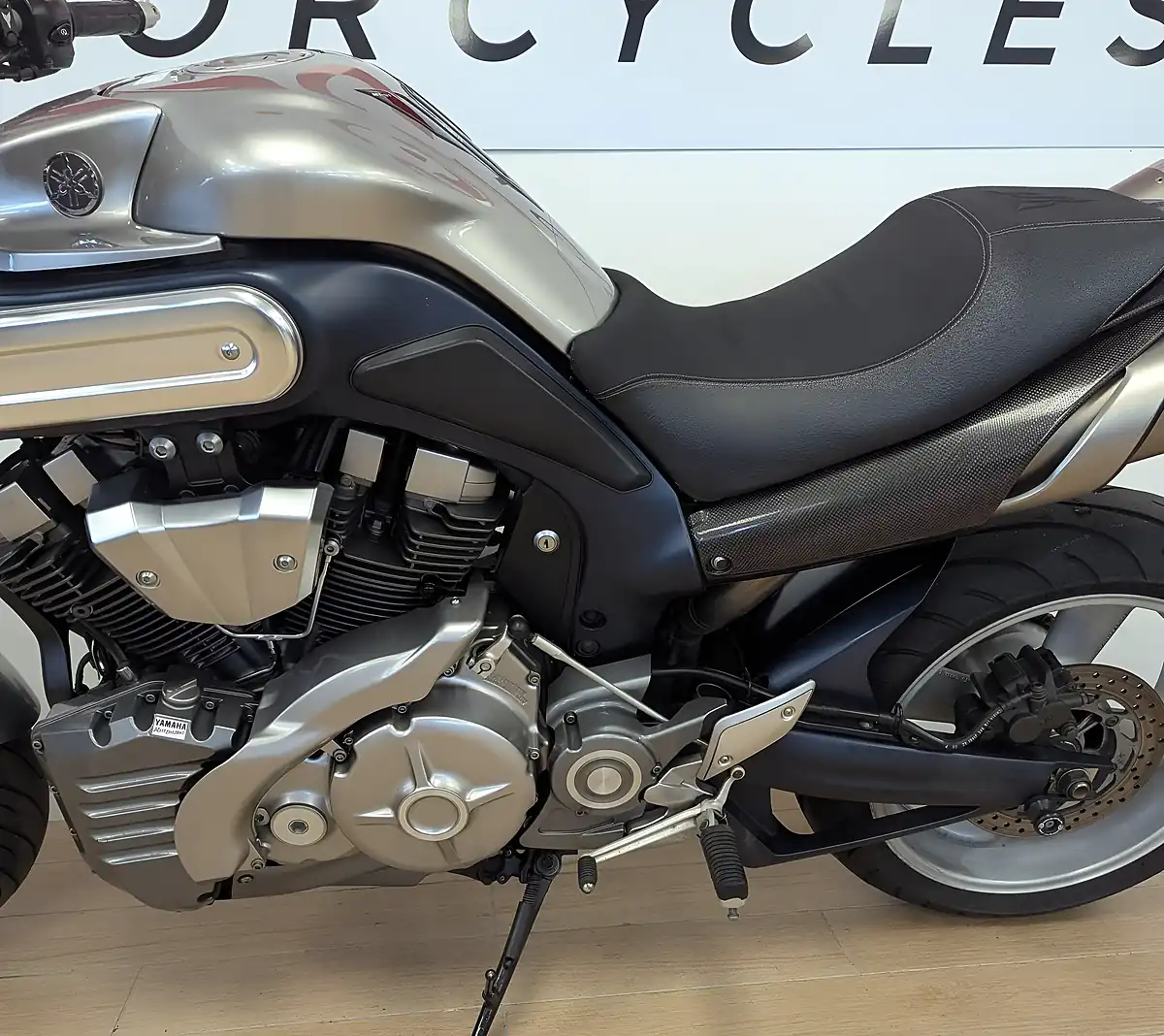 Used 2005 Yamaha MT-01 Silver - Interior and Exterior details 17