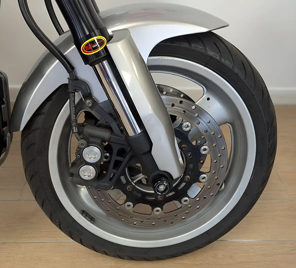 Used 2005 Yamaha MT-01 Silver - Interior and Exterior details 18