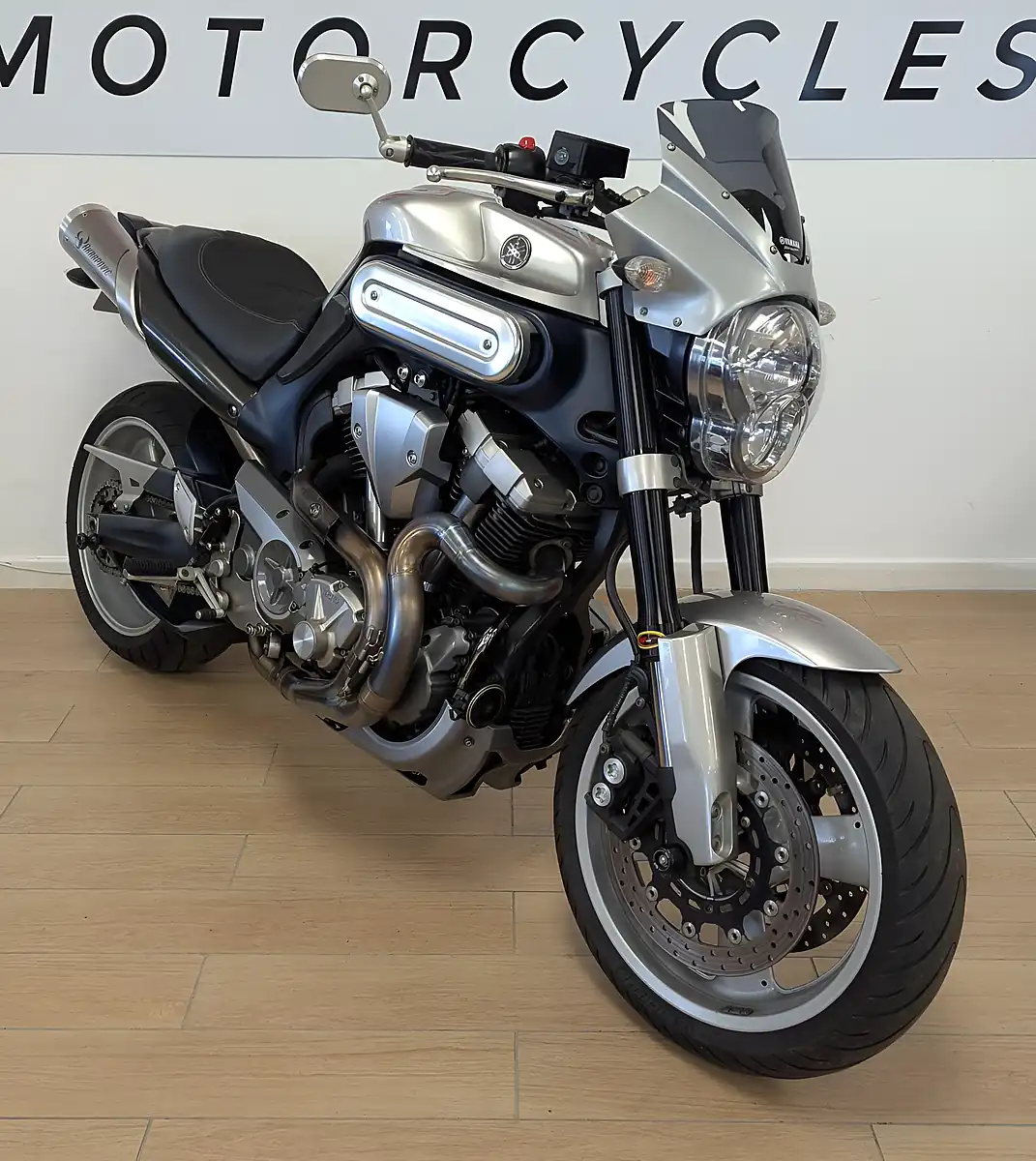 Used 2005 Yamaha MT-01 Silver - Interior and Exterior details 2