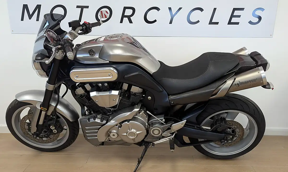 Used 2005 Yamaha MT-01 Silver - Interior and Exterior details 4