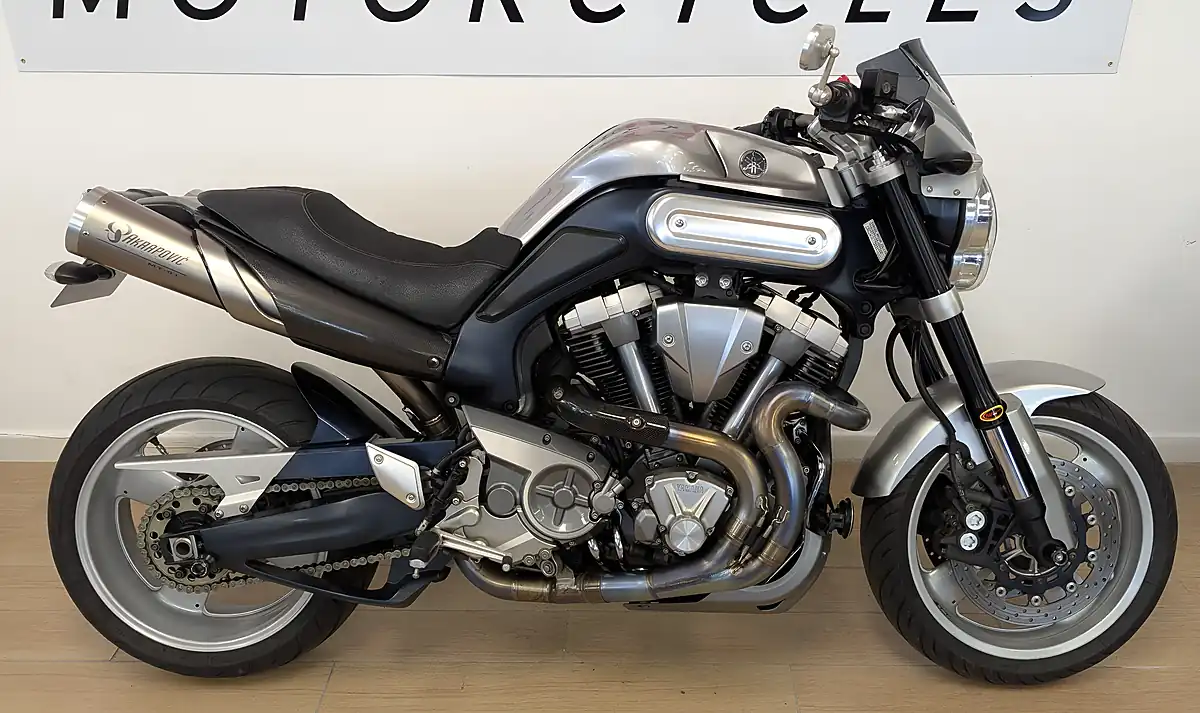 Used 2005 Yamaha MT-01 Silver - Interior and Exterior details 5