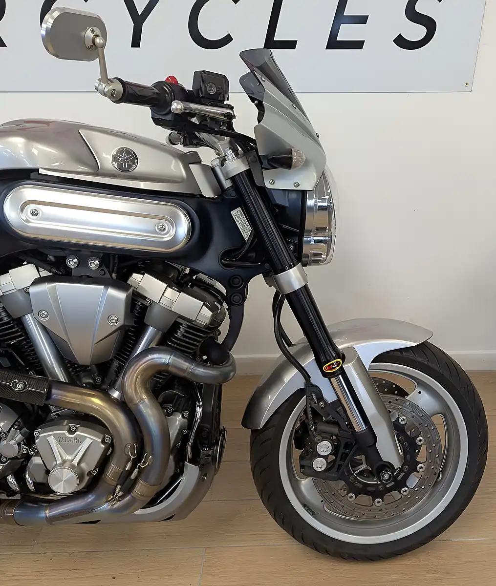 Used 2005 Yamaha MT-01 Silver - Interior and Exterior details 6