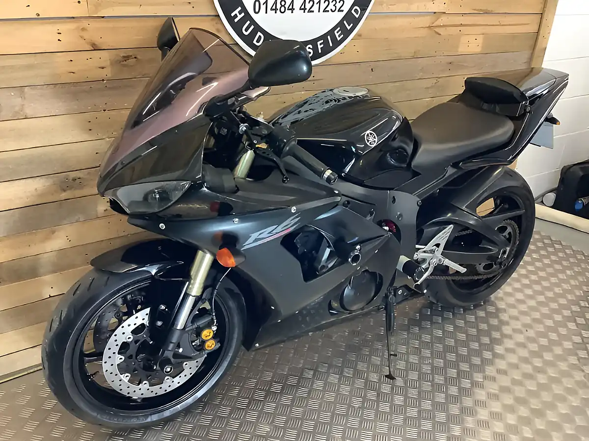 Used 2005 Yamaha R6 - Interior and Exterior details 3