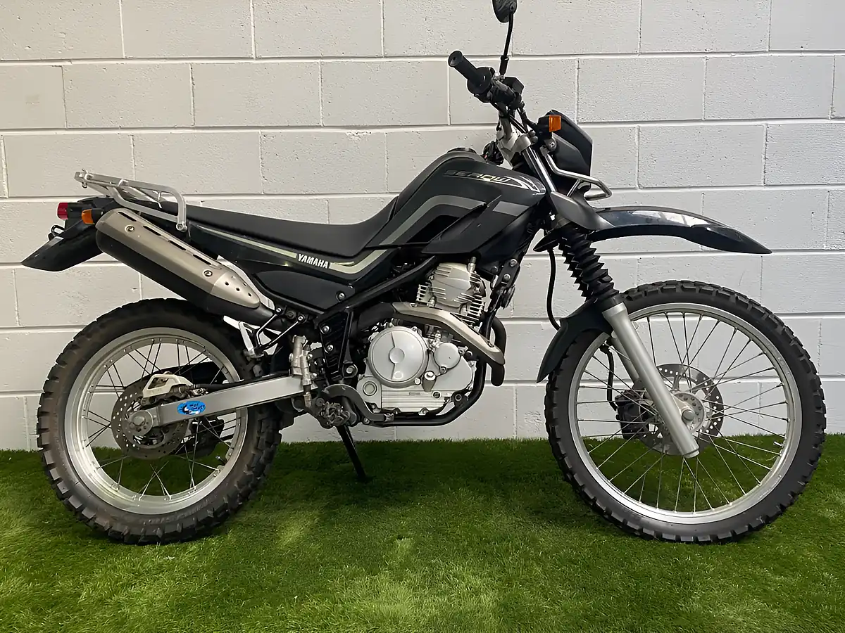 Used 2005 Yamaha Serow Grey - Front View