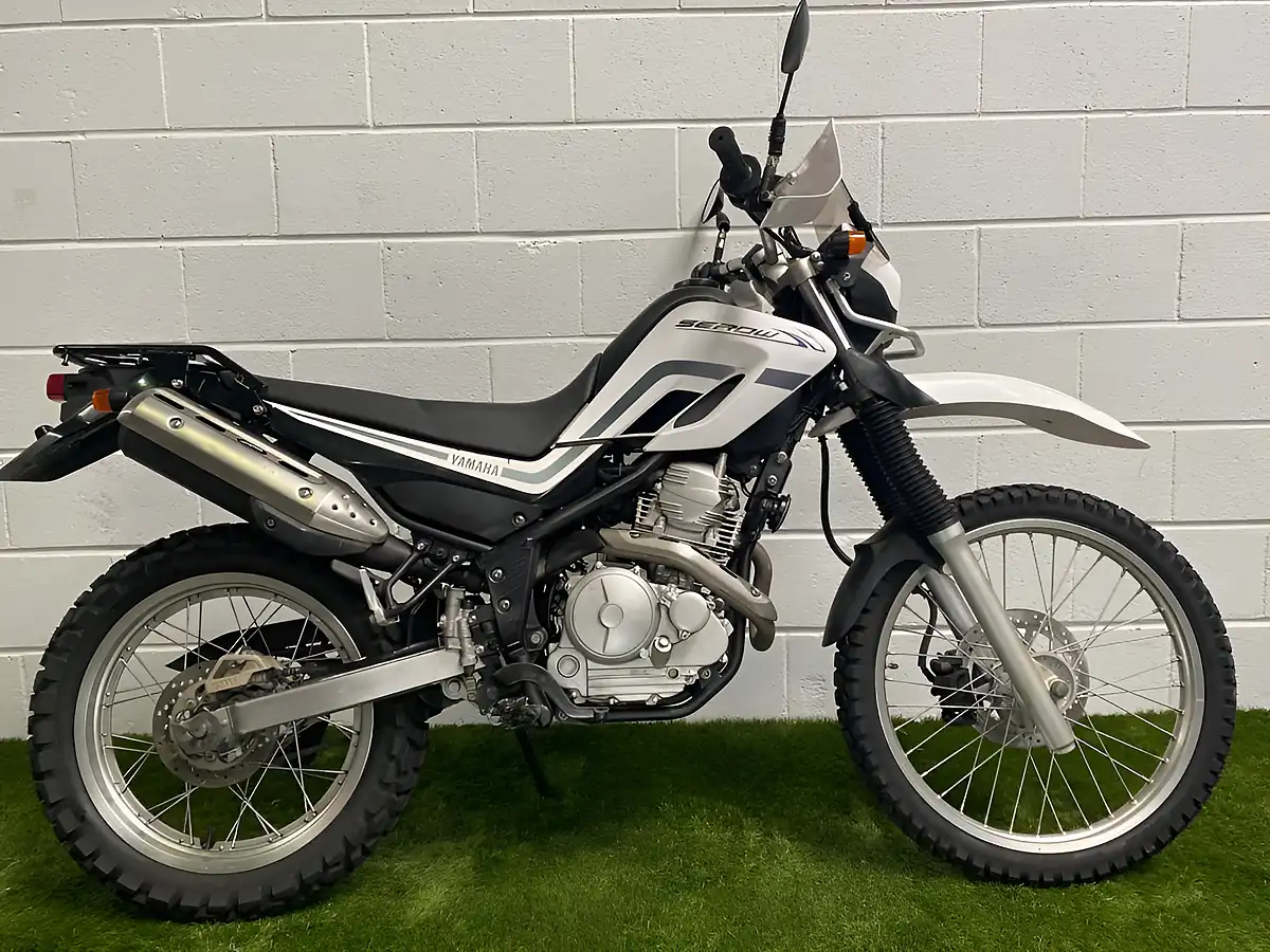 Used 2005 Yamaha Serow White and Grey - Front View
