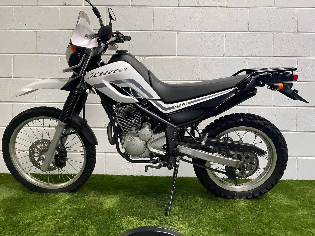 Used 2005 Yamaha Serow White and Grey - Interior and Exterior details 11