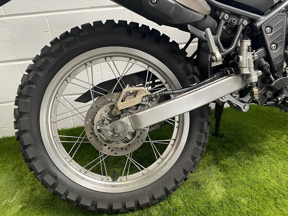 Used 2005 Yamaha Serow White and Grey - Interior and Exterior details 15