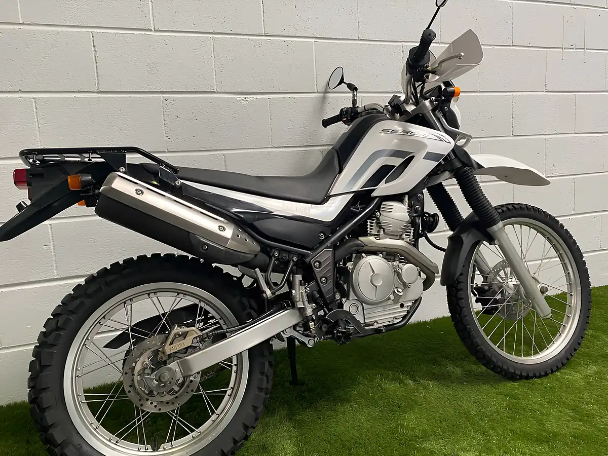 Used 2005 Yamaha Serow White and Grey - Interior and Exterior details 7