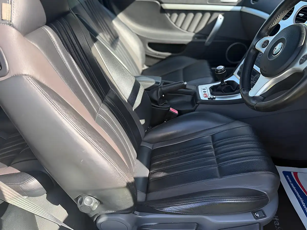 Used 2006 Alfa Romeo Brera Sv Silver - Interior and Exterior details 3