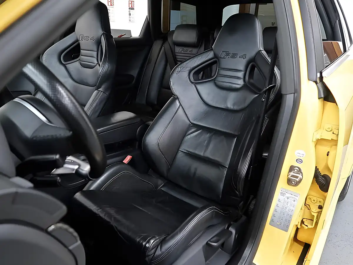 Used 2006 Audi RS4 Avant Imola Yellow - Interior and Exterior details 9