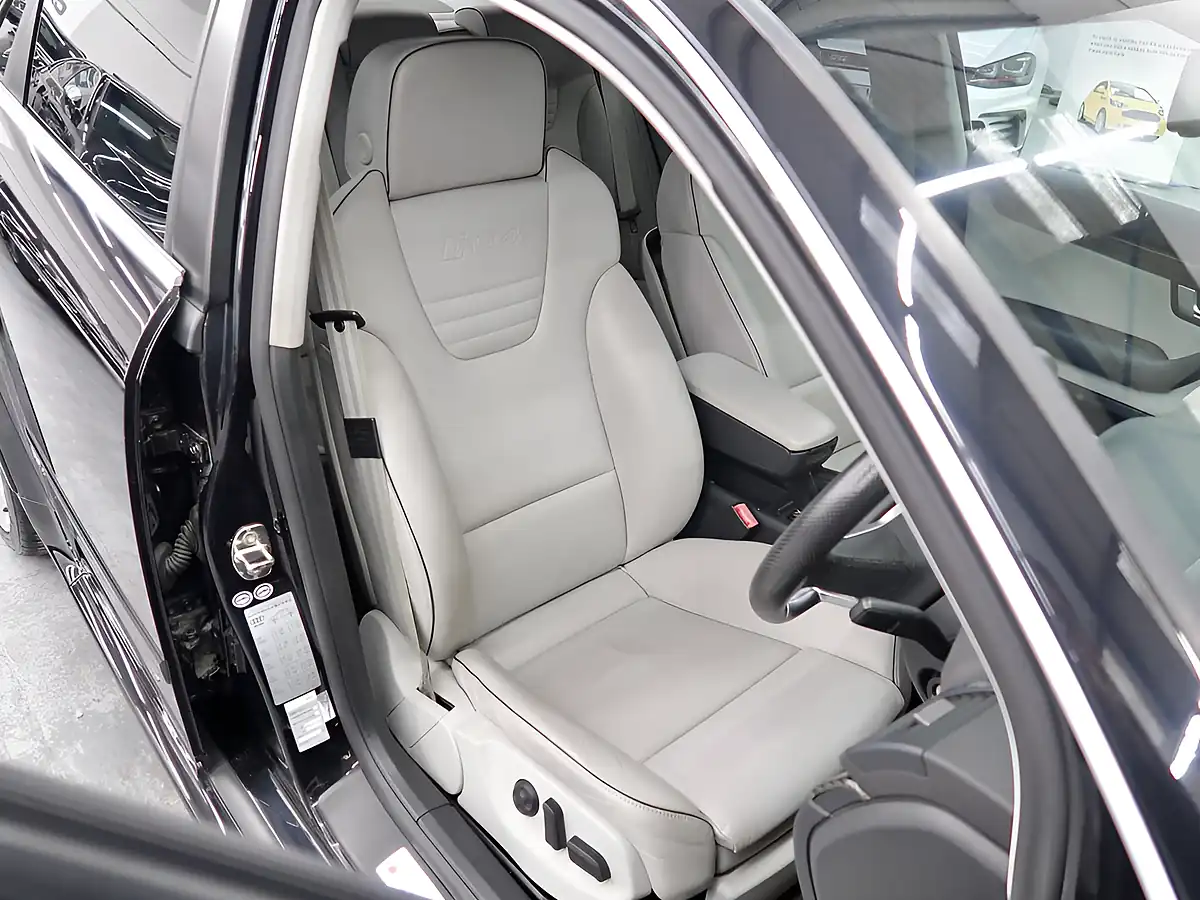 Used 2006 Audi RS4 Saloon Black - Interior and Exterior details 14