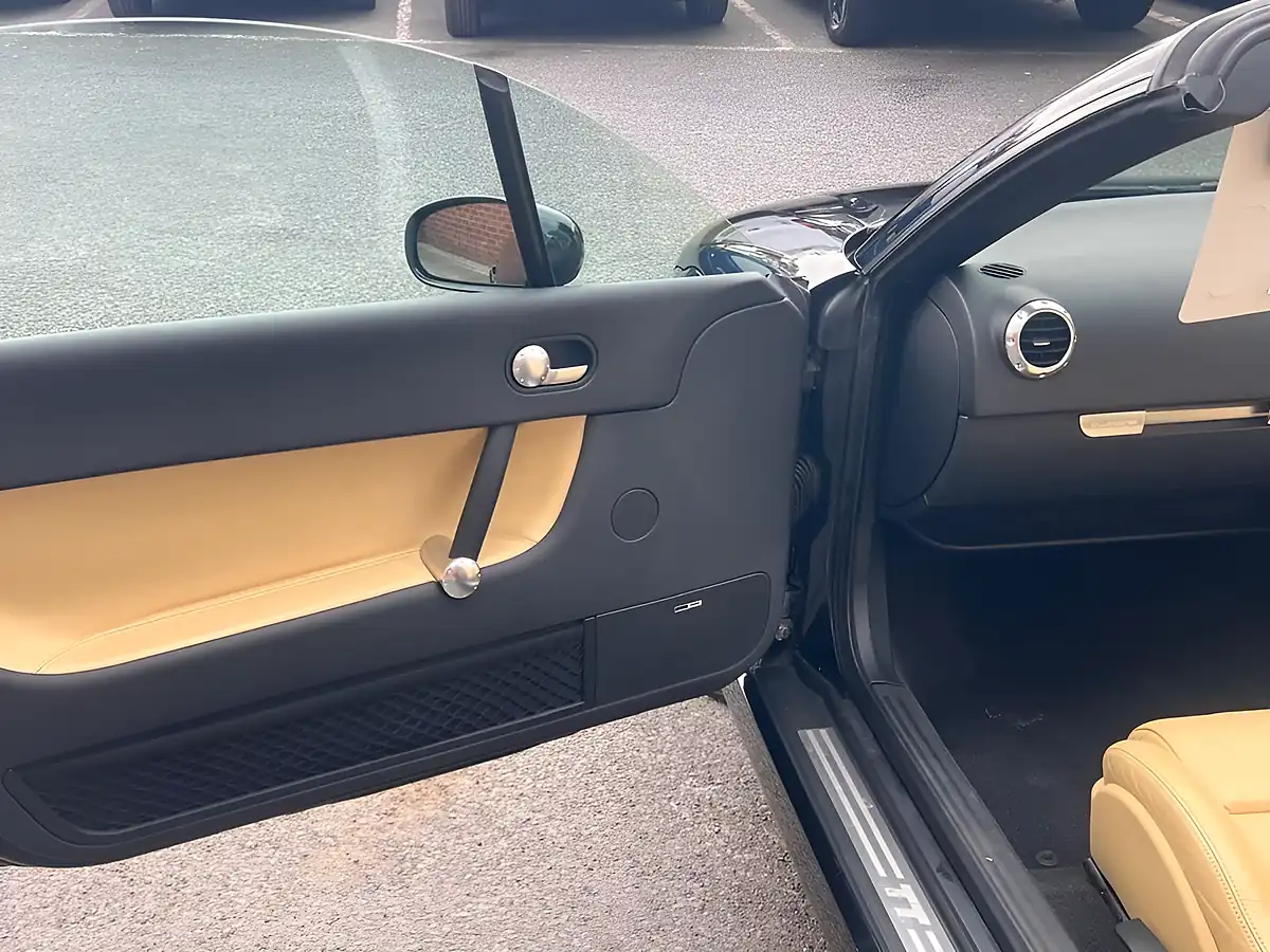 Used 2006 Audi Tt Roadster Black - Interior and Exterior details 10