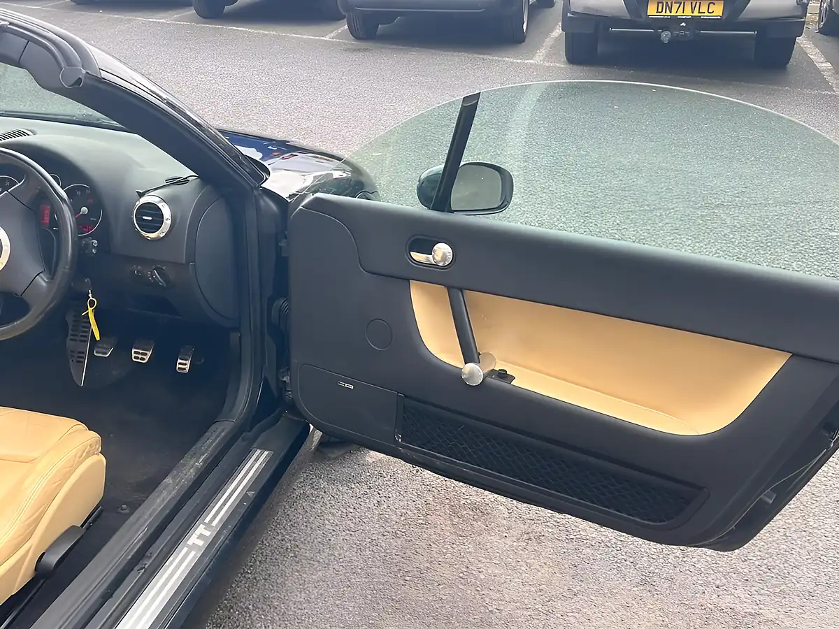 Used 2006 Audi Tt Roadster Black - Interior and Exterior details 9
