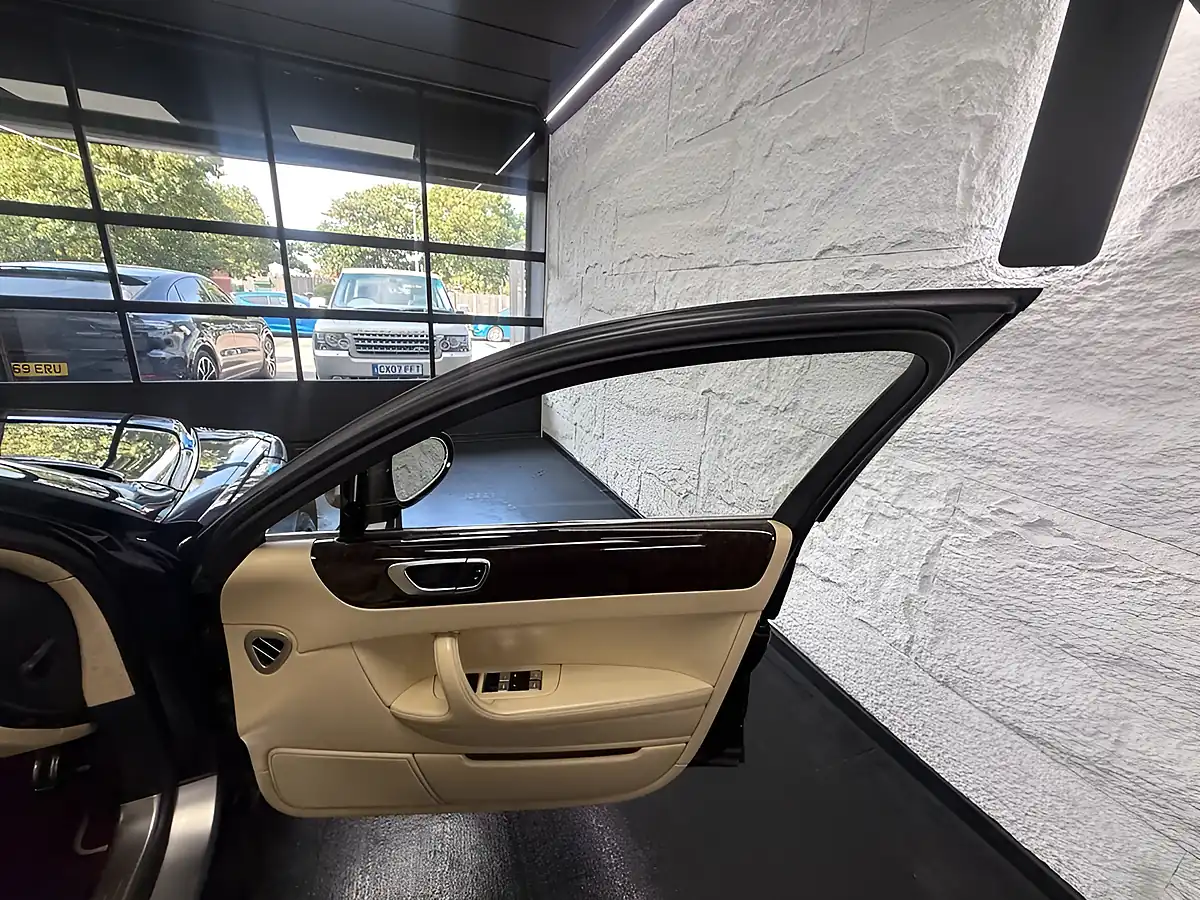 Used 2006 Bentley Continental Flying Spur Blue - Interior and Exterior details 17