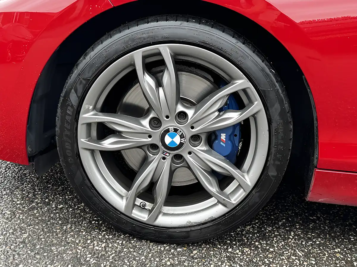 Used 2006 BMW 2 Series M235i Red - Interior and Exterior details 12