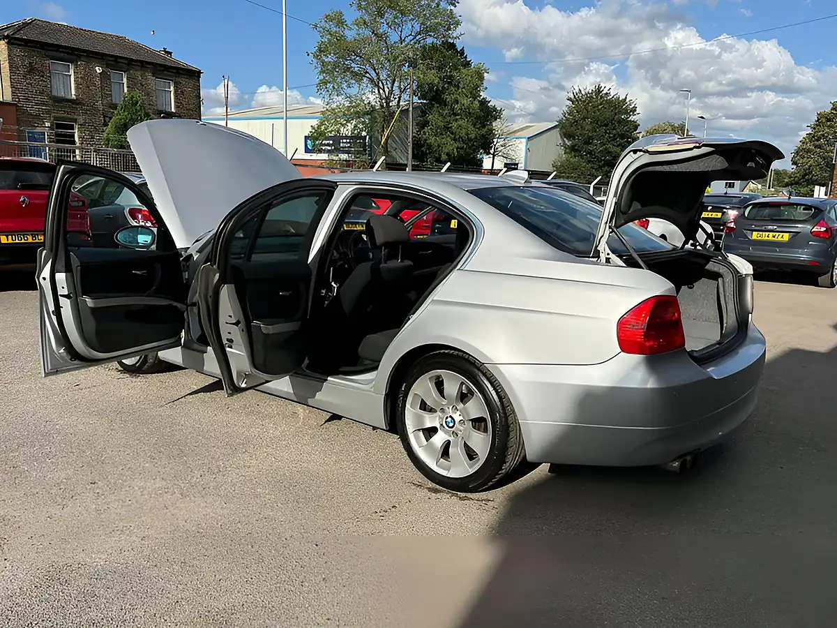 Used 2006 BMW 3 Series Se Silver - Interior and Exterior details 12