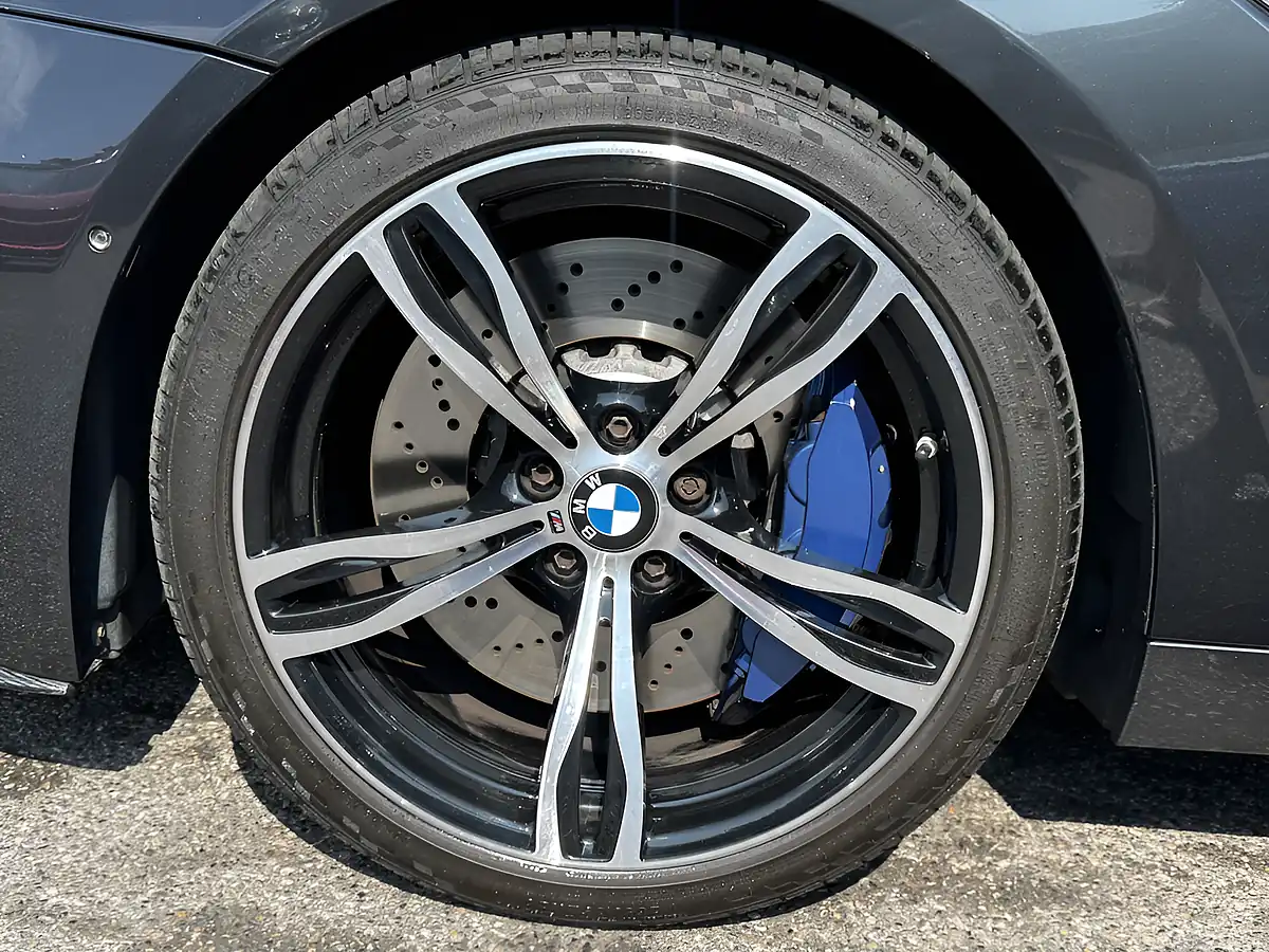 Used 2006 BMW 6 Series M6 Grey - Interior and Exterior details 11