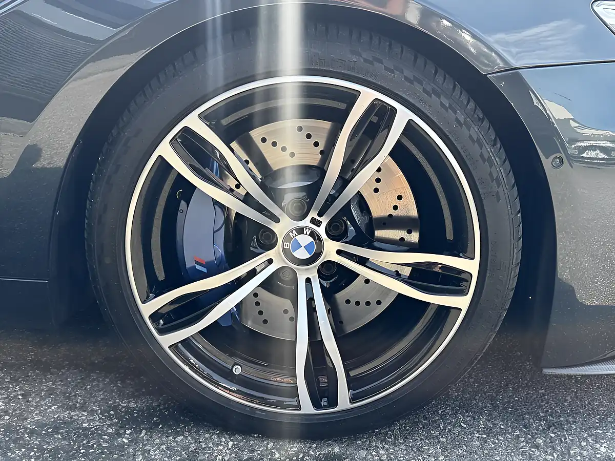 Used 2006 BMW 6 Series M6 Grey - Interior and Exterior details 12