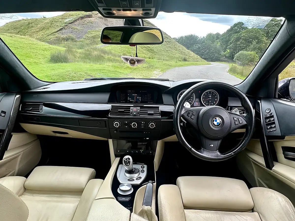 Used 2006 BMW M5 Smg Euro 4 4dr Black - Interior and Exterior details 11