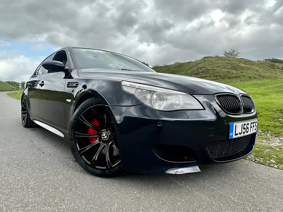 Used 2006 BMW M5 Smg Euro 4 4dr Black - Interior and Exterior details 12