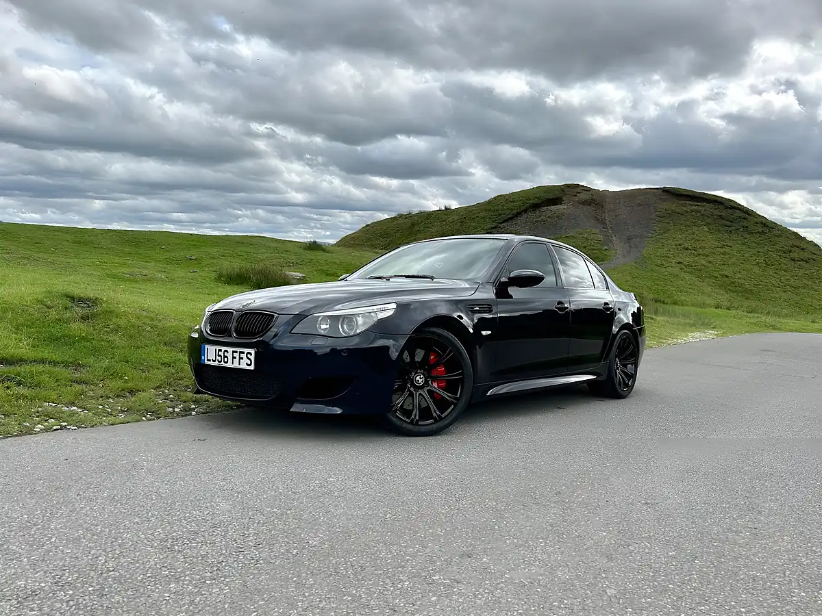 Used 2006 BMW M5 Smg Euro 4 4dr Black - Interior and Exterior details 15
