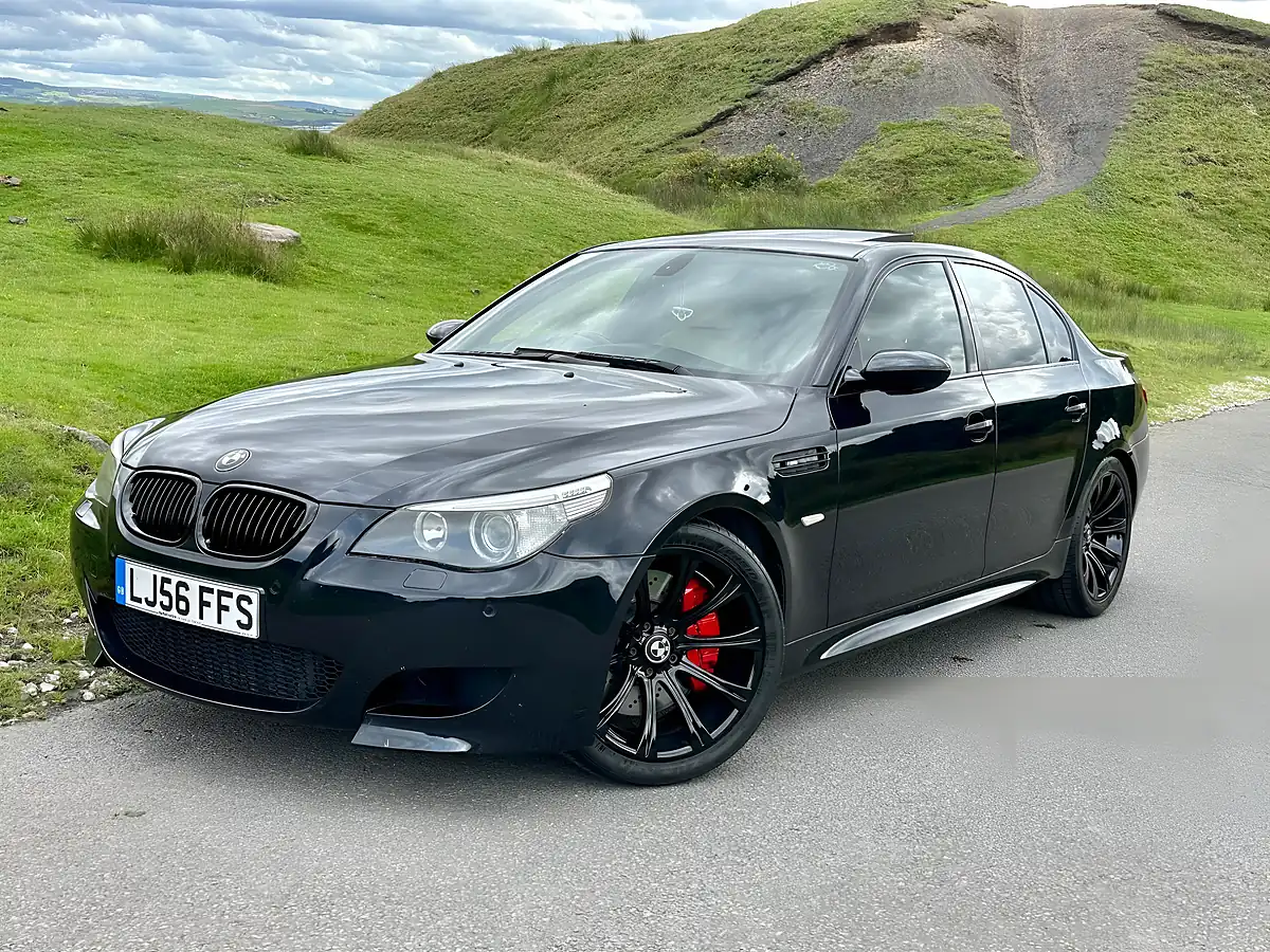 Used 2006 BMW M5 Smg Euro 4 4dr Black - Interior and Exterior details 16