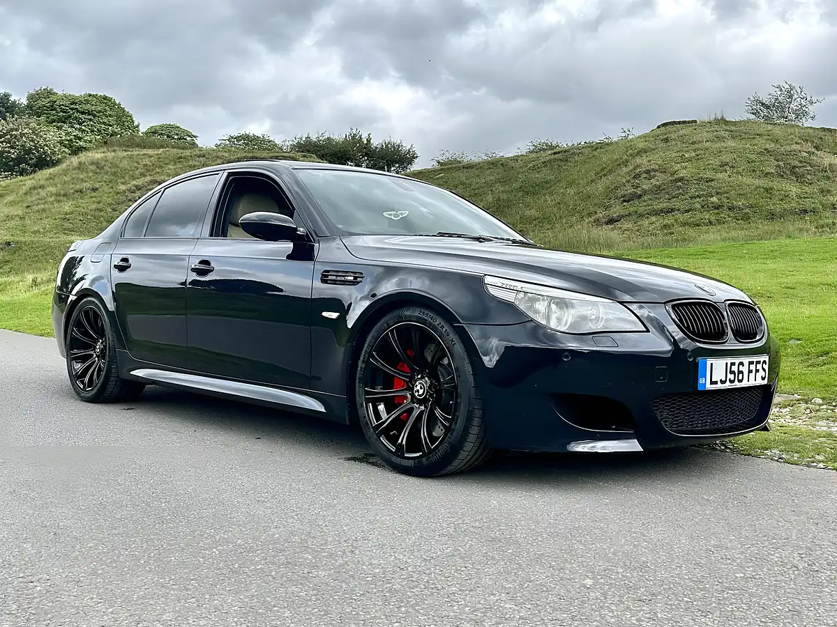 Used 2006 BMW M5 Smg Euro 4 4dr Black - Interior and Exterior details 5