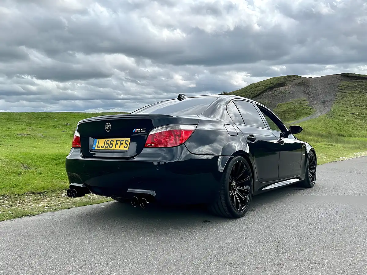 Used 2006 BMW M5 Smg Euro 4 4dr Black - Interior and Exterior details 8