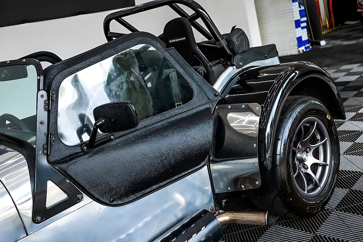 Used 2006 Caterham Seven Black - Interior and Exterior details 12
