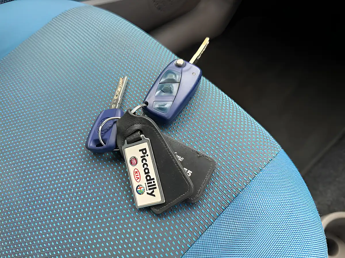 Used 2006 Fiat Panda Eleganza Blue - Interior and Exterior details 16